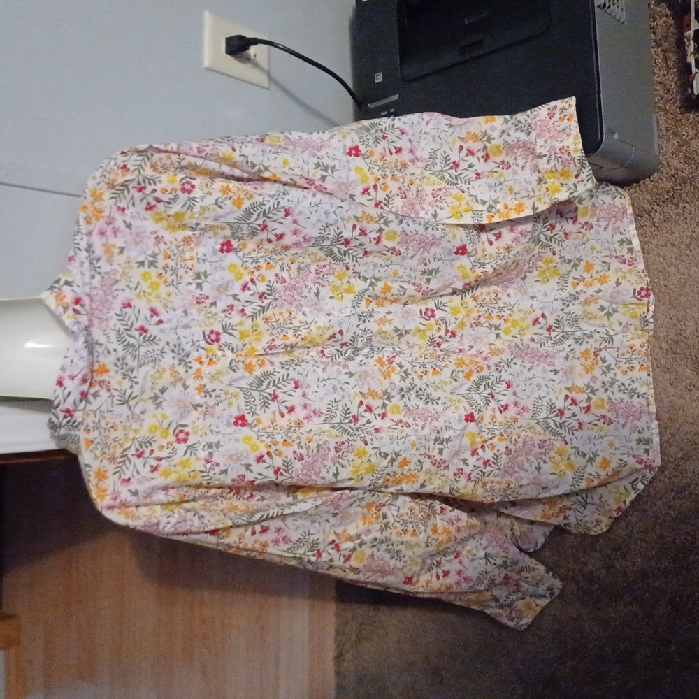 Pretty Spring floral button down - Picture 3 of 6